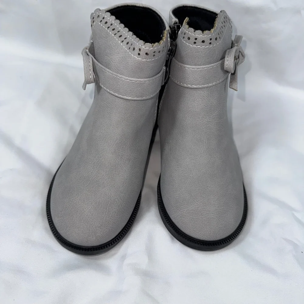 Cozy Cub Baby Girl Boots Gray Ankle Booties Bow Accent US 9.5 EUR 26